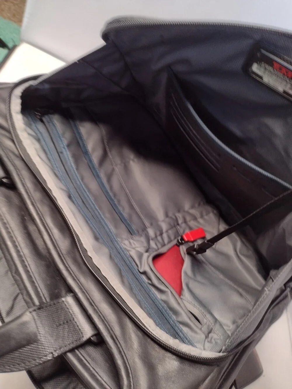 TUMI Alpha 2 Expandable Laptop Briefcase Business Travel Bag Black Leather